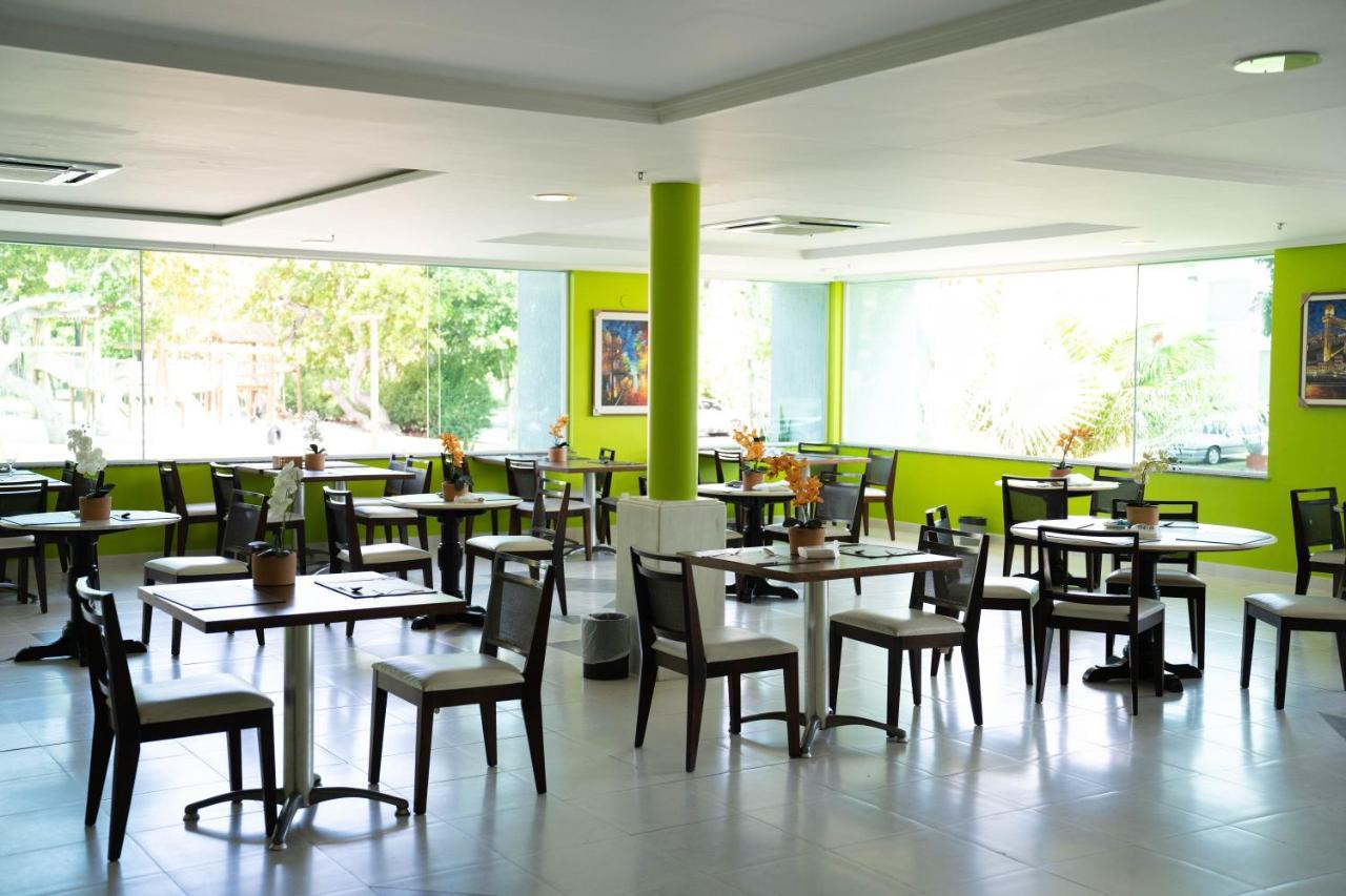 Bahia Plaza Hotel Busca-Vida Exteriör bild