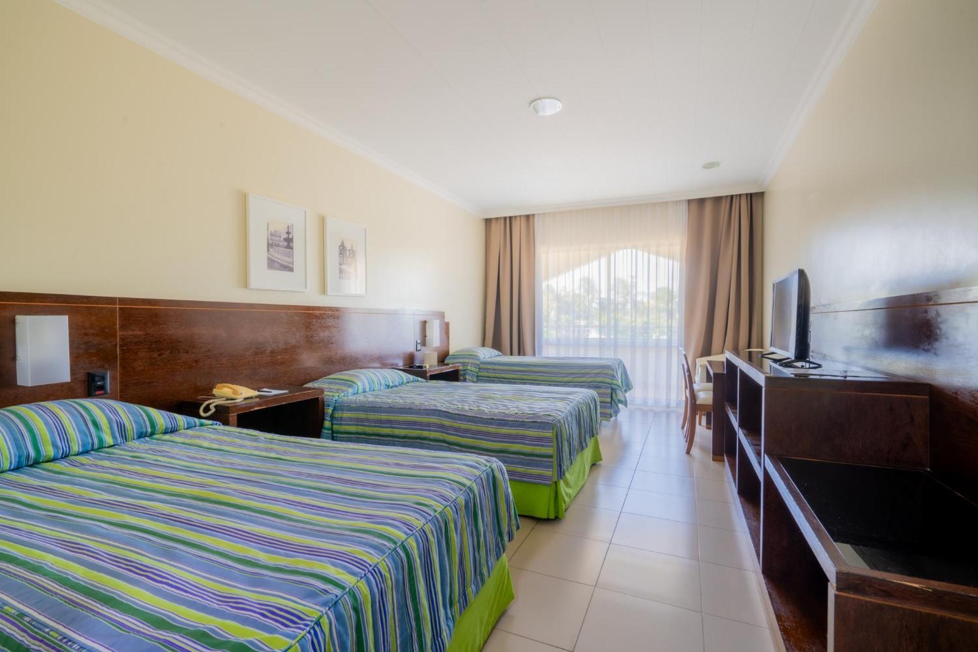 Bahia Plaza Hotel Busca-Vida Exteriör bild
